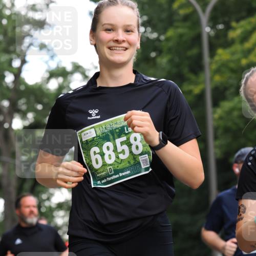 13.09.2026 - 21. swb-Marathon Bremen TobiasT http://msf.ph/oto/10250016 13.09.2026 12:23:32 Laufen 13101, 6858, 21, 26 meine-sportfotos.de