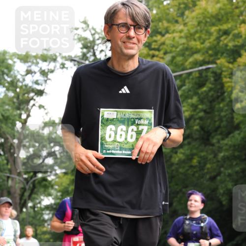 13.09.2026 - 21. swb-Marathon Bremen TobiasT http://msf.ph/oto/10250364 13.09.2026 12:27:27 Laufen 853, 46, 6667, 21, 7857 meine-sportfotos.de