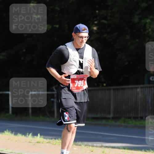 13.09.2026 - 21. swb-Marathon Bremen TobiasT http://msf.ph/oto/10251371 13.09.2026 12:41:23 Laufen 795 meine-sportfotos.de