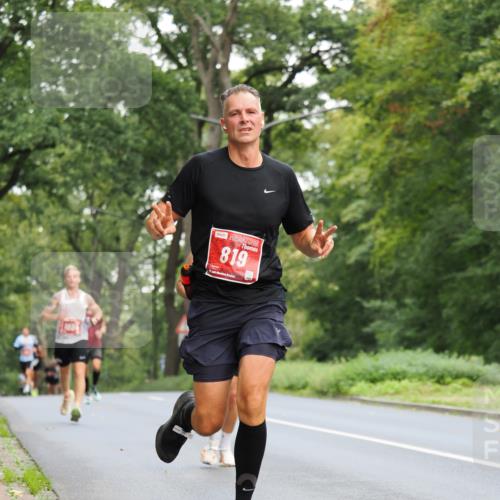 13.09.2026 - 21. swb-Marathon Bremen TobiasT http://msf.ph/oto/10270276 13.09.2026 11:38:58 Laufen 819 meine-sportfotos.de