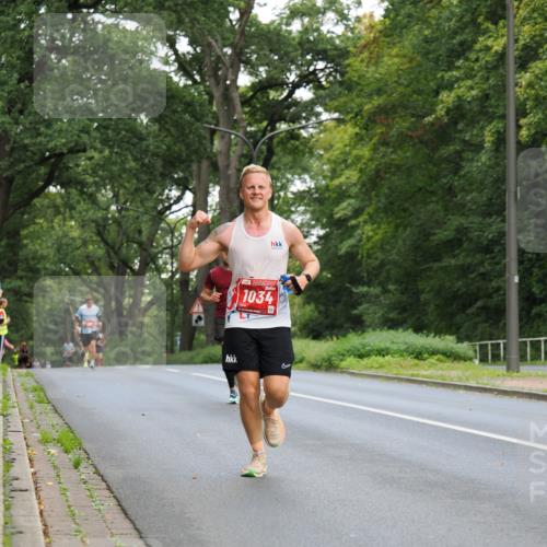 13.09.2026 - 21. swb-Marathon Bremen TobiasT http://msf.ph/oto/10270282 13.09.2026 11:39:03 Laufen 1034 meine-sportfotos.de