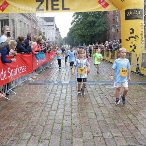 13.09.2026 - Kiel Lauf Yannick Fuchs http://msf.ph/oto/10271052 13.09.2026 08:33:53 Ziel 743, 2477, 3220, 4080, 6351, 8602, 8654, 8840, 9418, 9670, 11008, 11226, 11664, 1711, 6073, 6484, 6698, 7959, 10988, 11404, 657, 1058, 1103, 1295, 1924, 2140, 2769, 2851, 4146, 4796, 4839, 5324, 6453, 7041, 7567, 8179, 8478, 9211, 9945, 10121, 10172, 11365, 11572 meine-sportfotos.de