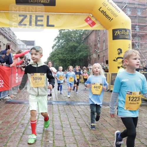 13.09.2026 - Kiel Lauf Yannick Fuchs http://msf.ph/oto/10271252 13.09.2026 08:34:09 Ziel 657, 1058, 1103, 1295, 1924, 2140, 2769, 2851, 4146, 4796, 4839, 5324, 6453, 7041, 7567, 8179, 8478, 9211, 9945, 10121, 10172, 11365, 11572, 743, 1711, 2477, 3220, 4080, 6351, 8602, 8654, 8840, 9418, 9670, 11008, 11226, 11404, 11664, 126, 138, 720, 2740, 3023, 3118, 3277, 4016, 4417, 4584, 5099, 7042, 7135, 8226, 8333, 8930, 9047, 10158, 10446, 10713, 10815, 12100, 12236, 12525, 6073, 6484, 6698, 7959 meine-sportfotos.de