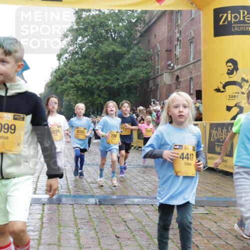13.09.2026 - Kiel Lauf Yannick Fuchs http://msf.ph/oto/10271256 13.09.2026 08:34:09 Ziel 657, 1058, 1103, 1295, 1924, 2140, 2769, 2851, 4146, 4796, 4839, 5324, 6453, 7041, 7567, 8179, 8478, 9211, 9945, 10121, 10172, 11365, 11572, 743, 1711, 2477, 3220, 4080, 6351, 8602, 8654, 8840, 9418, 9670, 11008, 11226, 11404, 11664, 126, 138, 720, 2740, 3023, 3118, 3277, 4016, 4417, 4584, 5099, 7042, 7135, 8226, 8333, 8930, 9047, 10158, 10446, 10713, 10815, 12100, 12236, 12525, 6073, 6484, 6698, 7959 meine-sportfotos.de