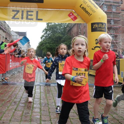 13.09.2026 - Kiel Lauf Yannick Fuchs http://msf.ph/oto/10271452 13.09.2026 08:34:20 Ziel 657, 720, 2740, 2769, 3023, 3118, 4016, 4417, 4796, 5099, 7135, 8226, 8333, 9211, 9945, 10121, 10158, 10446, 10713, 10815, 12100, 12236, 12525, 743, 1058, 1103, 1295, 1924, 2140, 2477, 2851, 4080, 4146, 4839, 5324, 6351, 6453, 7041, 7567, 8179, 8478, 8602, 8654, 8840, 9418, 9670, 10121, 10172, 11008, 11226, 11365, 11572, 11664, 126, 138, 831, 1623, 1624, 2108, 2276, 2612, 2622, 3058, 3277, 3380, 3953, 4584, 5897, 6111, 7042, 8930, 9047 meine-sportfotos.de