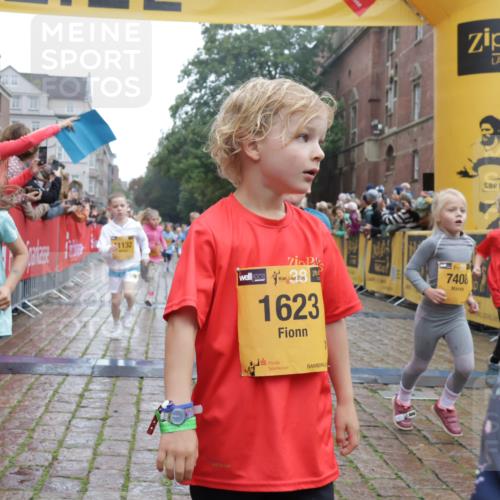13.09.2026 - Kiel Lauf Yannick Fuchs http://msf.ph/oto/10271469 13.09.2026 08:34:21 Ziel 138, 657, 720, 2740, 2769, 3023, 3118, 4016, 4417, 4796, 5099, 7135, 8226, 8333, 8930, 9211, 9945, 10158, 10446, 10713, 10815, 12100, 12236, 12525, 743, 1058, 1103, 1295, 1924, 2140, 2477, 2851, 4080, 4146, 4839, 5324, 6351, 6453, 7041, 7567, 8179, 8478, 8602, 8654, 8840, 9418, 9670, 10121, 10172, 11008, 11226, 11365, 11572, 11664, 126, 831, 1623, 1624, 2108, 2276, 2612, 2622, 3058, 3277, 3380, 3953, 4584, 5625, 5897, 6111, 6369, 7042, 9047 meine-sportfotos.de