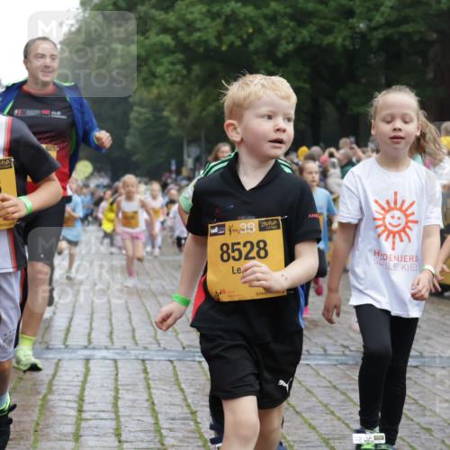 13.09.2026 - Kiel Lauf Yannick Fuchs http://msf.ph/oto/10271715 13.09.2026 08:34:34 Ziel 126, 138, 831, 1623, 1624, 2108, 2612, 3023, 3058, 3118, 3277, 3380, 3953, 4584, 5897, 6111, 7042, 7408, 7957, 8423, 8836, 8930, 8983, 9047, 9758, 9765, 10106, 10180, 10381, 10923, 12516, 657, 720, 1058, 1103, 1295, 1924, 2140, 2740, 2769, 2851, 3118, 4016, 4146, 4417, 4796, 4839, 5099, 5324, 6453, 7041, 7135, 7567, 8179, 8226, 8333, 8478, 9211, 9945, 10121, 10172, 10713, 10815, 11365, 11572, 12100, 1104, 2276, 2622, 2641, 5022, 5579, 5625, 6369 meine-sportfotos.de