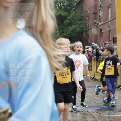 13.09.2026 - Kiel Lauf Yannick Fuchs http://msf.ph/oto/10271725 13.09.2026 08:34:35 Ziel 126, 138, 831, 1623, 1624, 2108, 2276, 2612, 2622, 3023, 3058, 3277, 3380, 3953, 4584, 5897, 6111, 7042, 7408, 7957, 8423, 8836, 8930, 8983, 9047, 9167, 9758, 9765, 10106, 10180, 10381, 10923, 11457, 12516, 657, 720, 1058, 1103, 1295, 1924, 2140, 2740, 2769, 2851, 3023, 3118, 4016, 4146, 4417, 4796, 4839, 5099, 5324, 6453, 7041, 7135, 7567, 8179, 8226, 8333, 8478, 9211, 9945, 10121, 10172, 10713, 10815, 11365, 11572, 12100, 1104, 2641, 5022, 5579, 5625, 6369 meine-sportfotos.de