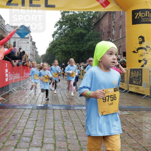 13.09.2026 - Kiel Lauf Yannick Fuchs http://msf.ph/oto/10272058 13.09.2026 08:34:48 Ziel 530, 831, 1104, 1105, 2276, 2622, 2641, 3953, 4989, 5022, 5579, 5625, 5922, 6335, 6369, 7348, 7382, 8339, 8358, 8499, 8528, 8836, 9167, 9179, 9881, 10023, 11150, 11158, 11457, 12141, 12352, 12538, 12549, 126, 138, 657, 720, 831, 1623, 1624, 2108, 2612, 2740, 2769, 3023, 3058, 3118, 3277, 3380, 3953, 4016, 4417, 4584, 4796, 5099, 5897, 6111, 7042, 7135, 7408, 7957, 8226, 8333, 8423, 8836, 8930, 8983, 9047, 9945, 10713, 10815, 12100, 1103, 9211, 10121 meine-sportfotos.de