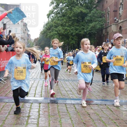 13.09.2026 - Kiel Lauf Yannick Fuchs http://msf.ph/oto/10272076 13.09.2026 08:34:49 Ziel 530, 1104, 1105, 1918, 2276, 2622, 2641, 4989, 5022, 5042, 5579, 5625, 5922, 6335, 6369, 6505, 7348, 7382, 8339, 8358, 8499, 8528, 9167, 9179, 9881, 10023, 11110, 11150, 11158, 11457, 12141, 12352, 12538, 12549, 126, 138, 720, 831, 1623, 1624, 2108, 2612, 2740, 3023, 3058, 3118, 3277, 3380, 3953, 4016, 4417, 4584, 5099, 5897, 6111, 7042, 7135, 7408, 7957, 8226, 8333, 8423, 8836, 8930, 8983, 9047, 10713, 10815, 12100, 1103, 9211, 10121 meine-sportfotos.de