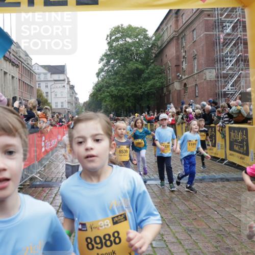 13.09.2026 - Kiel Lauf Yannick Fuchs http://msf.ph/oto/10272524 13.09.2026 08:35:21 Ziel 192, 242, 434, 782, 865, 1148, 1691, 2207, 2495, 2582, 2652, 2715, 4381, 4418, 4695, 4990, 5581, 5583, 5607, 5880, 6037, 6195, 6444, 6617, 6708, 6785, 6910, 7083, 7126, 7133, 7882, 8336, 8369, 8451, 8800, 8984, 9159, 9262, 9888, 9927, 9950, 10081, 10588, 11070, 11307, 230, 530, 717, 729, 756, 809, 1010, 1105, 1116, 1269, 1764, 1918, 2005, 2071, 2643, 2736, 2774, 2917, 2987, 4696, 4989, 5042, 5066, 5076, 5091, 5416, 5922, 6335, 6503, 6505, 6595, 165 meine-sportfotos.de