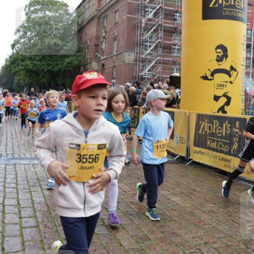 13.09.2026 - Kiel Lauf Yannick Fuchs http://msf.ph/oto/10272553 13.09.2026 08:35:22 Ziel 192, 242, 434, 782, 865, 1148, 1691, 2207, 2495, 2582, 2652, 2715, 3160, 4381, 4418, 4695, 4990, 5581, 5583, 5607, 5880, 6037, 6195, 6444, 6617, 6708, 6910, 7126, 7133, 7882, 8009, 8336, 8369, 8451, 8800, 8984, 9159, 9262, 9888, 9927, 9950, 10081, 10588, 10958, 11307, 11844, 230, 530, 717, 729, 756, 809, 1010, 1105, 1116, 1269, 1764, 1918, 2005, 2071, 2643, 2736, 2774, 2917, 2987, 4696, 4989, 5042, 5066, 5076, 5091, 5416, 6335, 6503, 6505, 6595, 165 meine-sportfotos.de