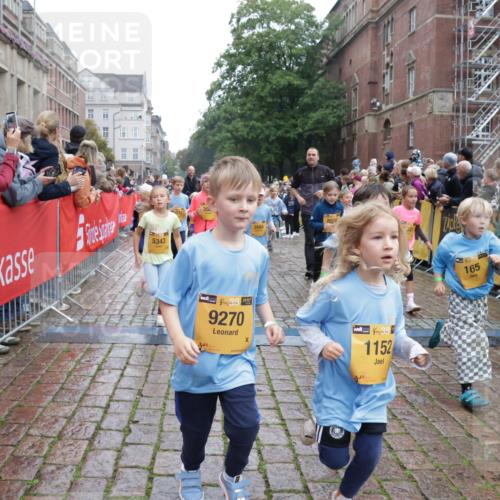 13.09.2026 - Kiel Lauf Yannick Fuchs http://msf.ph/oto/10272632 13.09.2026 08:35:26 Ziel 192, 434, 865, 1148, 1216, 1308, 1691, 2207, 2495, 2582, 2652, 3144, 3160, 4381, 4418, 4695, 4990, 5090, 5581, 5583, 5607, 5880, 6617, 6708, 6833, 7126, 7628, 8009, 8336, 8340, 8369, 8451, 8815, 8984, 9228, 9950, 10081, 10588, 10858, 10958, 11307, 11375, 11844, 230, 242, 530, 717, 729, 756, 782, 809, 1010, 1116, 1148, 1269, 1764, 1918, 2005, 2071, 2643, 2715, 2736, 2774, 2917, 2987, 4696, 5042, 5066, 5076, 5091, 5416, 6503, 6505, 6595, 165 meine-sportfotos.de