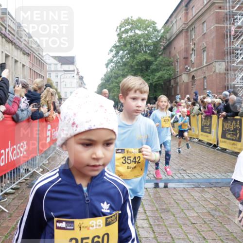13.09.2026 - Kiel Lauf Yannick Fuchs http://msf.ph/oto/10272699 13.09.2026 08:35:29 Ziel 434, 865, 1216, 1308, 1691, 2207, 2582, 2652, 3144, 3160, 4381, 4418, 4695, 4990, 5090, 5583, 5607, 5880, 6708, 6833, 7628, 8009, 8336, 8340, 8369, 8451, 8539, 8815, 8988, 9009, 9228, 9950, 10081, 10294, 10858, 10958, 11247, 11307, 11375, 11844, 11918, 12505, 192, 230, 242, 717, 729, 756, 782, 809, 1010, 1116, 1148, 1269, 1764, 1918, 2005, 2071, 2495, 2643, 2715, 2736, 2774, 2917, 2987, 4696, 5042, 5066, 5076, 5091, 5416, 5581, 6503, 6505, 6595, 165 meine-sportfotos.de