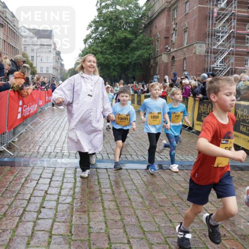 13.09.2026 - Kiel Lauf Yannick Fuchs http://msf.ph/oto/10272846 13.09.2026 08:35:39 Ziel 165, 304, 705, 1152, 1216, 1240, 1516, 2018, 2619, 2684, 3236, 3542, 3556, 3560, 3562, 4030, 4319, 4603, 4924, 5245, 5343, 5853, 8301, 8539, 8556, 8823, 8988, 9009, 9228, 9270, 9322, 9383, 9671, 9719, 10294, 10727, 10858, 11247, 11375, 11918, 12505, 192, 230, 242, 434, 782, 865, 1148, 1308, 1691, 1764, 2071, 2207, 2495, 2582, 2652, 2715, 2917, 2987, 3144, 3160, 4381, 4418, 4695, 4990, 5066, 5076, 5090, 5091, 5581, 5583, 6833, 7628, 8009, 8340, 8815, 2917, 5066, 10875 meine-sportfotos.de