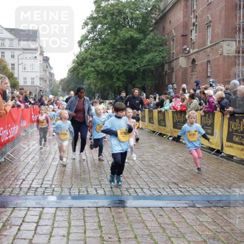 13.09.2026 - Kiel Lauf Yannick Fuchs http://msf.ph/oto/10272929 13.09.2026 08:35:43 Ziel 165, 304, 705, 1152, 1240, 1516, 2018, 2619, 2684, 3077, 3236, 3497, 3542, 3556, 3560, 3562, 4030, 4319, 4603, 4924, 5245, 5343, 5853, 6274, 8301, 8357, 8539, 8556, 8823, 9270, 9322, 9383, 9671, 9719, 9978, 10294, 10727, 11801, 11918, 12328, 12344, 12505, 192, 242, 434, 782, 865, 1148, 1216, 1308, 1691, 1764, 2207, 2495, 2582, 2652, 2715, 3144, 3160, 4381, 4418, 4695, 4990, 5090, 5091, 5581, 5583, 6833, 7628, 8009, 8340, 8539, 8815, 8988, 2917, 5066, 10875 meine-sportfotos.de