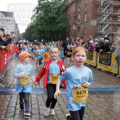 13.09.2026 - Kiel Lauf Yannick Fuchs http://msf.ph/oto/10273157 13.09.2026 08:35:58 Ziel 119, 741, 1690, 1850, 2618, 2882, 2911, 3100, 3497, 3762, 5028, 5146, 5181, 5566, 5827, 5905, 5949, 5990, 6446, 6508, 6589, 6741, 7383, 7573, 7781, 8357, 9023, 9026, 9234, 9978, 10642, 10922, 11203, 11639, 11905, 12203, 12205, 12227, 12354, 165, 304, 434, 705, 865, 1152, 1216, 1240, 1308, 1516, 1691, 2018, 2207, 2619, 2652, 2684, 3144, 3160, 3236, 3556, 4030, 4319, 4381, 4924, 5090, 5245, 5343, 5853, 6833, 7628, 8009, 8301, 8340, 8539, 8815, 8988, 464, 569, 740, 858, 865 meine-sportfotos.de