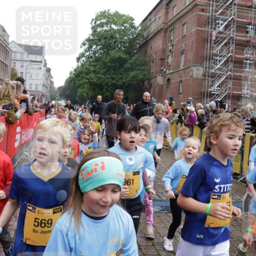 13.09.2026 - Kiel Lauf Yannick Fuchs http://msf.ph/oto/10273277 13.09.2026 08:36:03 Ziel 119, 440, 690, 832, 1690, 2618, 2621, 2882, 2911, 3053, 3100, 3746, 3762, 5146, 5181, 5308, 5566, 5905, 5990, 6171, 6446, 6508, 6589, 6741, 7383, 7573, 7781, 8638, 9023, 9026, 9234, 9252, 10043, 10147, 10351, 10576, 10642, 10922, 11203, 11639, 12203, 12227, 12336, 12558, 165, 304, 705, 741, 1152, 1216, 1240, 1308, 1516, 1850, 2018, 2619, 2684, 3144, 3236, 3556, 4030, 4319, 4924, 5090, 5245, 5343, 5853, 6833, 7628, 8301, 8340, 8539, 8815, 8988, 464, 569, 740, 858, 865, 3160 meine-sportfotos.de