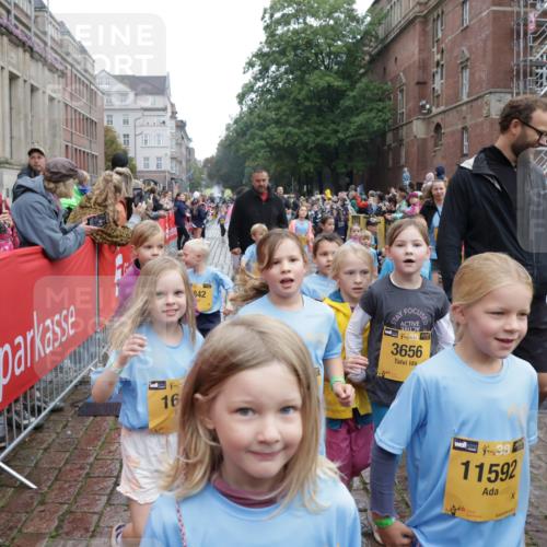 13.09.2026 - Kiel Lauf Yannick Fuchs http://msf.ph/oto/10273417 13.09.2026 08:36:08 Ziel 440, 690, 740, 832, 1551, 1552, 1690, 2618, 2621, 2911, 3053, 3149, 3746, 3762, 4007, 4474, 5146, 5308, 5905, 5990, 6022, 6171, 6446, 6589, 6741, 7383, 7573, 7634, 7781, 7842, 8638, 9023, 9026, 9234, 9252, 10043, 10147, 10351, 10576, 10642, 11203, 11577, 11639, 12203, 12336, 12558, 119, 165, 304, 705, 741, 1152, 1240, 1516, 1850, 2018, 2618, 2619, 2684, 2882, 3236, 3556, 4030, 4319, 4924, 5245, 5343, 5853, 8301, 8539, 464, 569, 858, 865, 3160 meine-sportfotos.de