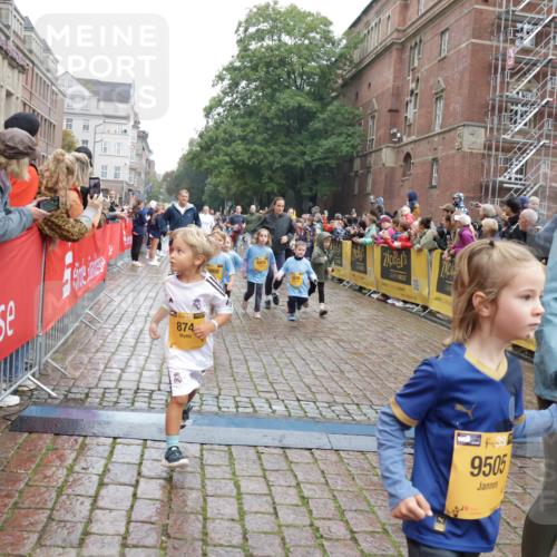 13.09.2026 - Kiel Lauf Yannick Fuchs http://msf.ph/oto/10273589 13.09.2026 08:36:18 Ziel 71, 308, 464, 465, 569, 690, 740, 858, 923, 1551, 1552, 1648, 1875, 2310, 2328, 3149, 3434, 3656, 3689, 3746, 4002, 4007, 4473, 4474, 4495, 4500, 5481, 5486, 5499, 5842, 6022, 6101, 6143, 6171, 6491, 6838, 7128, 7147, 7225, 7228, 7523, 7629, 7634, 7679, 7842, 7908, 8228, 8267, 8961, 9252, 9625, 9794, 10111, 10140, 10147, 10712, 11355, 11577, 11592, 11782, 12239, 12336, 12447, 12504, 12645, 119, 304, 440, 690, 741, 832, 1240, 1516, 1690, 1850, 2618, 2621, 2882, 2911, 3053 meine-sportfotos.de