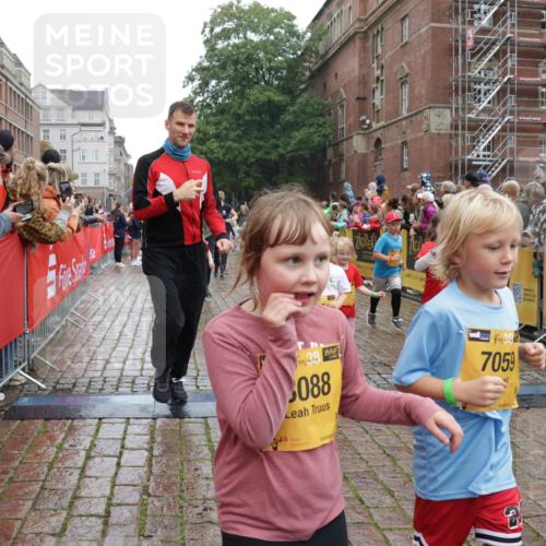 13.09.2026 - Kiel Lauf Yannick Fuchs http://msf.ph/oto/10273847 13.09.2026 08:36:27 Ziel 71, 308, 516, 874, 923, 1407, 1648, 1727, 1829, 1875, 3434, 3532, 3656, 3868, 4002, 4495, 4500, 5658, 5842, 6143, 6469, 6470, 7128, 7136, 7225, 7228, 7523, 7629, 7679, 7811, 8961, 9505, 9794, 10064, 10140, 10712, 11355, 11592, 11782, 12239, 12447, 12504, 12645, 71, 119, 440, 464, 465, 569, 690, 740, 832, 858, 1551, 1552, 1690, 2310, 2328, 2618, 2621, 2882, 2911, 3053, 3149, 3689, 4002, 4007, 4473, 4474, 5481, 5486, 5499, 6022, 6101, 6143, 6491, 7128 meine-sportfotos.de