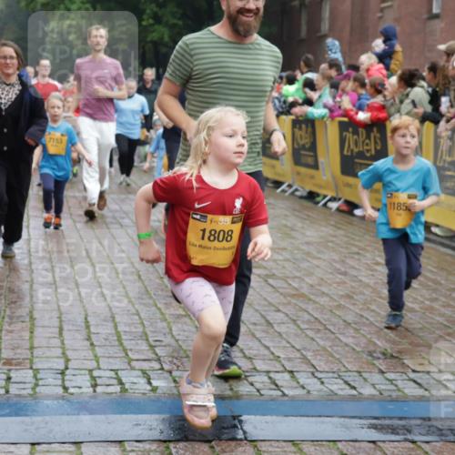 13.09.2026 - Kiel Lauf Yannick Fuchs http://msf.ph/oto/10273872 13.09.2026 08:36:28 Ziel 308, 516, 874, 923, 1407, 1648, 1727, 1829, 1875, 3246, 3434, 3532, 3656, 3868, 4495, 4500, 5658, 5842, 6308, 6452, 6469, 6470, 6474, 6475, 7136, 7225, 7228, 7523, 7629, 7679, 7811, 9505, 9794, 10064, 10140, 10712, 11355, 11592, 11782, 12239, 12504, 12645, 71, 119, 440, 464, 465, 569, 690, 740, 832, 858, 1551, 1552, 1690, 2310, 2328, 2618, 2621, 2882, 2911, 3053, 3149, 3434, 3689, 4002, 4007, 4473, 4474, 5481, 5486, 5499, 6022, 6101, 6143, 6491, 7128, 1031 meine-sportfotos.de