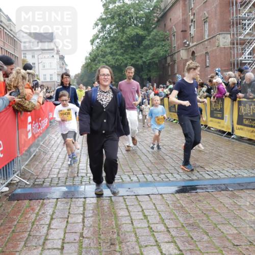 13.09.2026 - Kiel Lauf Yannick Fuchs http://msf.ph/oto/10273920 13.09.2026 08:36:30 Ziel 516, 874, 1407, 1727, 1829, 1875, 3246, 3532, 3868, 4495, 4500, 5658, 5842, 6308, 6452, 6469, 6470, 6474, 6475, 7136, 7523, 7629, 7679, 7811, 8804, 9505, 10064, 10140, 10712, 10891, 11592, 11782, 12504, 12645, 71, 119, 308, 440, 464, 465, 569, 690, 740, 832, 858, 923, 1551, 1552, 1648, 1690, 2310, 2328, 2618, 2621, 2882, 2911, 3053, 3149, 3434, 3656, 3689, 4002, 4007, 4473, 4474, 5481, 5486, 5499, 6022, 6101, 6143, 6491, 7128, 1031, 2618, 6446 meine-sportfotos.de