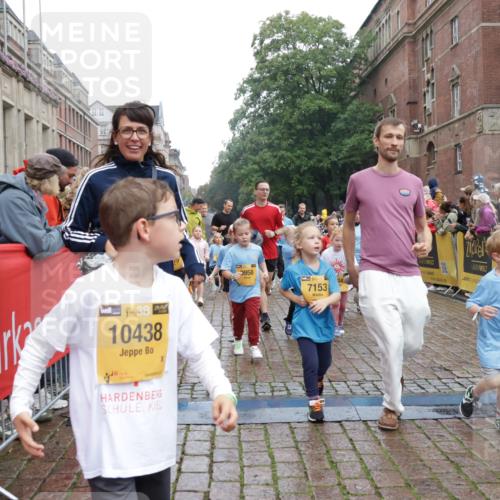 13.09.2026 - Kiel Lauf Yannick Fuchs http://msf.ph/oto/10273963 13.09.2026 08:36:32 Ziel 516, 874, 1407, 1727, 1829, 1875, 3246, 3532, 3868, 4495, 4500, 5658, 6308, 6452, 6469, 6470, 6474, 6475, 7136, 7811, 8804, 9505, 10064, 10891, 11592, 11782, 12504, 71, 119, 308, 440, 464, 465, 569, 690, 740, 832, 858, 923, 1551, 1552, 1648, 1690, 1875, 2310, 2328, 2618, 2621, 2882, 2911, 3053, 3149, 3434, 3656, 3689, 4002, 4007, 4473, 4474, 5481, 5486, 5499, 5842, 6022, 6101, 6143, 6491, 7128, 1031, 1690, 2618, 3762, 5990, 6446 meine-sportfotos.de