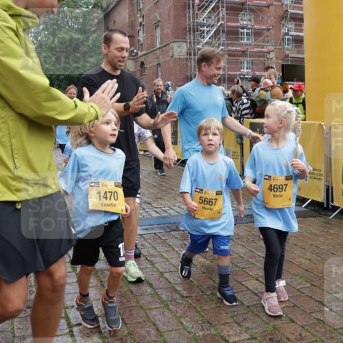 13.09.2026 - Kiel Lauf Yannick Fuchs http://msf.ph/oto/10274096 13.09.2026 08:36:37 Ziel 516, 874, 1407, 1727, 2464, 3088, 3246, 3651, 3868, 6308, 6452, 6469, 6470, 6474, 6475, 6983, 7059, 7811, 8804, 8995, 9251, 9505, 10064, 10753, 10891, 11853, 71, 308, 440, 464, 465, 569, 690, 740, 832, 858, 923, 1551, 1552, 1648, 1829, 1875, 2310, 2328, 2621, 3053, 3149, 3434, 3532, 3656, 3689, 4002, 4007, 4473, 4474, 4495, 4500, 5481, 5486, 5499, 5658, 5842, 6022, 6101, 6143, 6491, 7128, 7136, 1031, 1690, 2618, 3762, 5990, 6446 meine-sportfotos.de