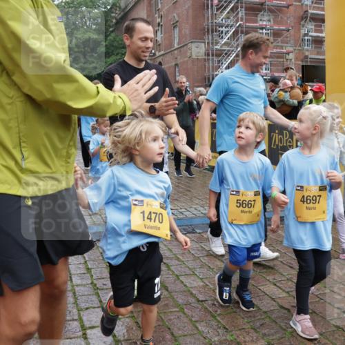 13.09.2026 - Kiel Lauf Yannick Fuchs http://msf.ph/oto/10274103 13.09.2026 08:36:37 Ziel 516, 874, 1407, 1727, 2464, 3088, 3246, 3651, 3868, 6308, 6452, 6469, 6470, 6474, 6475, 6983, 7059, 7811, 8804, 8995, 9251, 9505, 10064, 10753, 10891, 11853, 71, 308, 440, 464, 465, 569, 690, 740, 832, 858, 923, 1551, 1552, 1648, 1829, 1875, 2310, 2328, 2621, 3053, 3149, 3434, 3532, 3656, 3689, 4002, 4007, 4473, 4474, 4495, 4500, 5481, 5486, 5499, 5658, 5842, 6022, 6101, 6143, 6491, 7128, 7136, 1031, 1690, 2618, 3762, 5990, 6446 meine-sportfotos.de