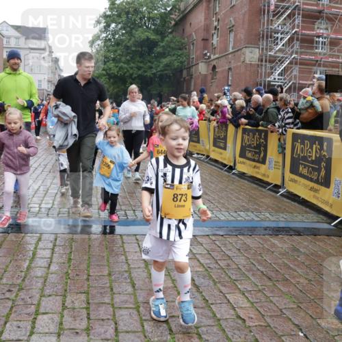 13.09.2026 - Kiel Lauf Yannick Fuchs http://msf.ph/oto/10274446 13.09.2026 08:36:53 Ziel 581, 1031, 1128, 1470, 1808, 2581, 3098, 3809, 3887, 4697, 5667, 6145, 6357, 6479, 6813, 6936, 7153, 7633, 7784, 8662, 8771, 9028, 9591, 9762, 9958, 10438, 11935, 11945, 12317, 308, 516, 874, 923, 1407, 1648, 1727, 1808, 1829, 1875, 2464, 3088, 3246, 3434, 3532, 3651, 3656, 3868, 4495, 4500, 5658, 5842, 6308, 6452, 6469, 6470, 6474, 6475, 6983, 7059, 7136, 8995, 9251, 1055, 5617, 7146, 7176, 71, 3434, 4002 meine-sportfotos.de