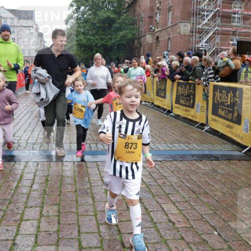 13.09.2026 - Kiel Lauf Yannick Fuchs http://msf.ph/oto/10274453 13.09.2026 08:36:53 Ziel 581, 1031, 1128, 1470, 1808, 2581, 3098, 3809, 3887, 4697, 5667, 6145, 6357, 6479, 6813, 6936, 7153, 7633, 7784, 8662, 8771, 9028, 9591, 9762, 9958, 10438, 11935, 11945, 12317, 308, 516, 874, 923, 1407, 1648, 1727, 1808, 1829, 1875, 2464, 3088, 3246, 3434, 3532, 3651, 3656, 3868, 4495, 4500, 5658, 5842, 6308, 6452, 6469, 6470, 6474, 6475, 6983, 7059, 7136, 8995, 9251, 1055, 5617, 7146, 7176, 71, 3434, 4002 meine-sportfotos.de