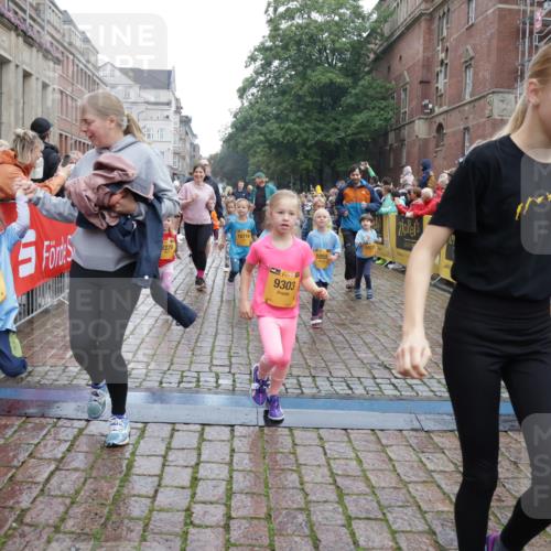 13.09.2026 - Kiel Lauf Yannick Fuchs http://msf.ph/oto/10274556 13.09.2026 08:36:58 Ziel 581, 1031, 1128, 1470, 2552, 2581, 3495, 4697, 5096, 5275, 5667, 6145, 6259, 6357, 6813, 6817, 6936, 7633, 7784, 7838, 8070, 8211, 8243, 8471, 8650, 8653, 8662, 9028, 9233, 9762, 11563, 12087, 12317, 516, 874, 1031, 1128, 1407, 1727, 1808, 1829, 2464, 3088, 3098, 3246, 3532, 3651, 3809, 3868, 3887, 4495, 4500, 4697, 5658, 6308, 6452, 6469, 6470, 6474, 6475, 6479, 6983, 7059, 7136, 7153, 8771, 8995, 9251, 9591, 9958, 1055, 2229, 4018, 4705, 5617, 7146, 7176, 71, 3434, 4002 meine-sportfotos.de