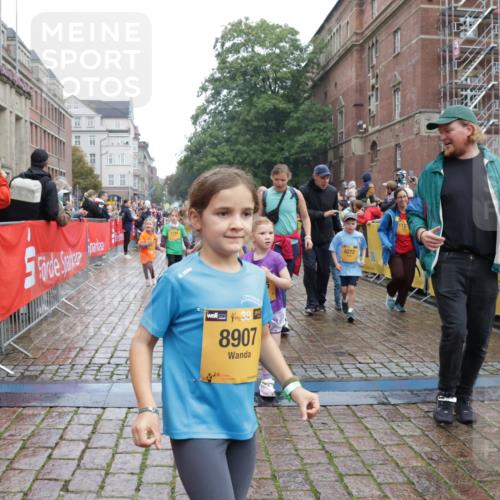 13.09.2026 - Kiel Lauf Yannick Fuchs http://msf.ph/oto/10274695 13.09.2026 08:37:04 Ziel 82, 581, 873, 910, 1283, 2552, 3495, 3815, 5096, 5275, 5288, 6259, 6440, 6817, 6936, 7784, 7838, 8070, 8184, 8211, 8243, 8471, 8650, 8653, 9028, 9233, 9586, 9762, 11206, 11563, 11800, 12087, 874, 1031, 1128, 1407, 1470, 1727, 1808, 2464, 2581, 3088, 3098, 3246, 3651, 3809, 3868, 3887, 4697, 5667, 6145, 6308, 6357, 6452, 6469, 6470, 6474, 6475, 6479, 6813, 6983, 7059, 7153, 7633, 8662, 8771, 8995, 9251, 9591, 9762, 9958, 1055, 2229, 4018, 4705, 5617, 7146, 7176 meine-sportfotos.de