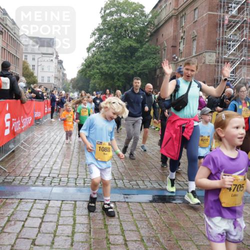 13.09.2026 - Kiel Lauf Yannick Fuchs http://msf.ph/oto/10274714 13.09.2026 08:37:05 Ziel 82, 581, 873, 910, 1283, 2552, 3495, 3815, 5096, 5275, 5288, 5617, 6259, 6440, 6817, 6936, 7176, 7784, 7838, 8070, 8184, 8211, 8243, 8471, 8650, 8653, 9028, 9233, 9586, 11206, 11563, 11800, 11806, 12087, 874, 1031, 1128, 1470, 1727, 1808, 2464, 2581, 3088, 3098, 3246, 3651, 3809, 3868, 3887, 4697, 5667, 6145, 6308, 6357, 6452, 6469, 6474, 6475, 6479, 6813, 6983, 7059, 7153, 7633, 8662, 8771, 8995, 9251, 9591, 9762, 9958, 1055, 2229, 4018, 4705, 7146 meine-sportfotos.de