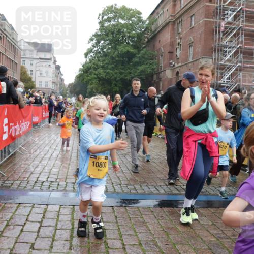 13.09.2026 - Kiel Lauf Yannick Fuchs http://msf.ph/oto/10274729 13.09.2026 08:37:05 Ziel 82, 581, 873, 910, 1283, 2552, 3495, 3815, 5096, 5275, 5288, 5617, 6259, 6440, 6817, 6936, 7176, 7784, 7838, 8070, 8184, 8211, 8243, 8471, 8650, 8653, 9028, 9233, 9586, 11206, 11563, 11800, 11806, 12087, 874, 1031, 1128, 1470, 1727, 1808, 2464, 2581, 3088, 3098, 3246, 3651, 3809, 3868, 3887, 4697, 5667, 6145, 6308, 6357, 6452, 6469, 6474, 6475, 6479, 6813, 6983, 7059, 7153, 7633, 8662, 8771, 8995, 9251, 9591, 9762, 9958, 1055, 2229, 4018, 4705, 7146 meine-sportfotos.de