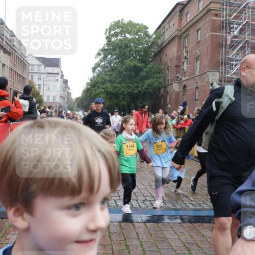 13.09.2026 - Kiel Lauf Yannick Fuchs http://msf.ph/oto/10274794 13.09.2026 08:37:08 Ziel 82, 873, 910, 1055, 1283, 2552, 3495, 3815, 5096, 5275, 5288, 5617, 6259, 6440, 6817, 7146, 7176, 7838, 8070, 8184, 8211, 8243, 8258, 8471, 8650, 8653, 9233, 9303, 9422, 9586, 11206, 11563, 11800, 11806, 12087, 581, 1031, 1128, 1470, 1808, 2464, 2581, 3088, 3098, 3246, 3651, 3809, 3887, 4697, 5667, 6145, 6308, 6357, 6452, 6474, 6475, 6479, 6813, 6936, 6983, 7059, 7153, 7633, 7784, 8662, 8771, 8995, 9028, 9251, 9591, 9762, 9958, 2229, 4018, 4705 meine-sportfotos.de