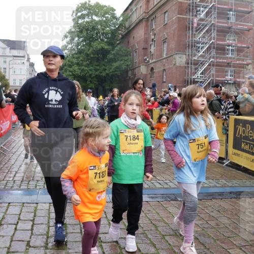 13.09.2026 - Kiel Lauf Yannick Fuchs http://msf.ph/oto/10274832 13.09.2026 08:37:10 Ziel 82, 873, 910, 1055, 1283, 2229, 2552, 3815, 4018, 5096, 5275, 5288, 5617, 6440, 6817, 7146, 7176, 7838, 8070, 8184, 8243, 8258, 8471, 8612, 8650, 8653, 8907, 9233, 9303, 9422, 9586, 10221, 10714, 11206, 11563, 11800, 11806, 581, 1031, 1128, 1470, 1808, 2464, 2581, 3088, 3098, 3495, 3651, 3809, 3887, 4697, 5096, 5275, 5667, 6145, 6259, 6357, 6479, 6813, 6936, 6983, 7059, 7153, 7633, 7784, 8211, 8471, 8662, 8771, 8995, 9028, 9251, 9591, 9762, 9958, 4705 meine-sportfotos.de