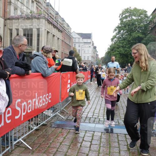13.09.2026 - Kiel Lauf Yannick Fuchs http://msf.ph/oto/10274843 13.09.2026 08:37:11 Ziel 82, 873, 910, 1055, 1283, 2229, 2552, 3815, 4018, 5288, 5617, 6440, 6817, 7146, 7176, 7838, 8070, 8184, 8243, 8258, 8612, 8650, 8653, 8907, 9233, 9303, 9422, 9586, 10221, 10714, 11206, 11563, 11800, 11806, 581, 1031, 1128, 1470, 1808, 2464, 2581, 3088, 3098, 3495, 3651, 3809, 3887, 4697, 5096, 5275, 5667, 6145, 6259, 6357, 6479, 6813, 6936, 6983, 7059, 7153, 7633, 7784, 8070, 8211, 8471, 8653, 8662, 8771, 8995, 9028, 9251, 9591, 9762, 9958, 4705 meine-sportfotos.de