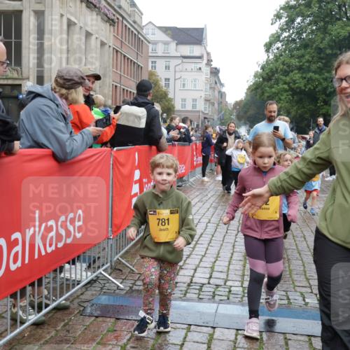 13.09.2026 - Kiel Lauf Yannick Fuchs http://msf.ph/oto/10274849 13.09.2026 08:37:11 Ziel 82, 873, 910, 1055, 1283, 2229, 2552, 3815, 4018, 5288, 5617, 6440, 6817, 7146, 7176, 7838, 8070, 8184, 8243, 8258, 8612, 8650, 8653, 8907, 9233, 9303, 9422, 9586, 10221, 10714, 11206, 11563, 11800, 11806, 581, 1031, 1128, 1470, 1808, 2464, 2581, 3088, 3098, 3495, 3651, 3809, 3887, 4697, 5096, 5275, 5667, 6145, 6259, 6357, 6479, 6813, 6936, 6983, 7059, 7153, 7633, 7784, 8070, 8211, 8471, 8653, 8662, 8771, 8995, 9028, 9251, 9591, 9762, 9958, 4705 meine-sportfotos.de