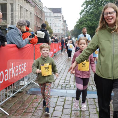 13.09.2026 - Kiel Lauf Yannick Fuchs http://msf.ph/oto/10274853 13.09.2026 08:37:12 Ziel 82, 873, 910, 1055, 1283, 2229, 2552, 3815, 4018, 4705, 5288, 5617, 6440, 6817, 7146, 7176, 7838, 8184, 8243, 8258, 8612, 8650, 8907, 9233, 9303, 9422, 9586, 10221, 10714, 11206, 11236, 11563, 11800, 11806, 581, 1031, 1128, 1470, 1808, 2464, 2552, 2581, 3088, 3098, 3495, 3651, 3809, 3887, 4697, 5096, 5275, 5667, 6145, 6259, 6357, 6479, 6813, 6817, 6936, 6983, 7059, 7153, 7633, 7784, 7838, 8070, 8211, 8243, 8471, 8650, 8653, 8662, 8771, 8995, 9028, 9251, 9591, 9762, 9958 meine-sportfotos.de