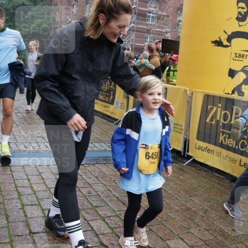 13.09.2026 - Kiel Lauf Yannick Fuchs http://msf.ph/oto/10275069 13.09.2026 08:37:27 Ziel 52, 751, 781, 1233, 2025, 2036, 2567, 3071, 3252, 3262, 4705, 5722, 6272, 6358, 6457, 6624, 7183, 7184, 10800, 11236, 11487, 12066, 12469, 12651, 12657, 12838, 82, 581, 873, 910, 1055, 1283, 2229, 2552, 3495, 3815, 4018, 4705, 5096, 5275, 5288, 5617, 6259, 6440, 6817, 6936, 7146, 7176, 7784, 7838, 8070, 8184, 8211, 8243, 8258, 8471, 8612, 8650, 8653, 8907, 9028, 9233, 9303, 9422, 9586, 9762, 10221, 10714, 11206, 11236, 11563, 11806, 1470 meine-sportfotos.de