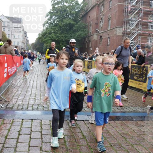 13.09.2026 - Kiel Lauf Yannick Fuchs http://msf.ph/oto/10275141 13.09.2026 08:37:35 Ziel 52, 1212, 1221, 2036, 2858, 3071, 3262, 3521, 4379, 5186, 5290, 6149, 6457, 6458, 6624, 9941, 12066, 12470, 12651, 12657, 12838, 82, 751, 781, 873, 910, 1055, 1233, 1283, 2025, 2229, 2552, 2567, 3252, 3815, 4018, 4705, 5096, 5275, 5288, 5617, 5722, 6272, 6358, 6440, 6817, 7146, 7176, 7183, 7184, 7838, 8070, 8184, 8243, 8258, 8471, 8612, 8650, 8653, 8907, 9233, 9303, 9422, 9586, 10221, 10714, 10800, 11206, 11236, 11487, 11563, 11806, 12469 meine-sportfotos.de