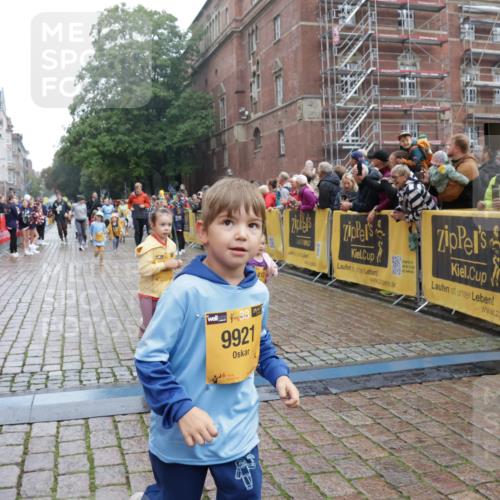 13.09.2026 - Kiel Lauf Yannick Fuchs http://msf.ph/oto/10275290 13.09.2026 08:37:49 Ziel 236, 278, 593, 1214, 1621, 2858, 4490, 5199, 5709, 5887, 7283, 7612, 9887, 10478, 11899, 52, 751, 781, 1212, 1221, 1233, 2025, 2036, 2229, 2567, 2858, 3071, 3252, 3262, 3521, 4018, 4379, 4705, 5186, 5290, 5722, 6149, 6272, 6358, 6457, 6458, 6624, 7183, 7184, 8612, 8907, 9941, 10221, 10714, 10800, 11236, 11487, 12066, 12469, 12470, 12651, 12657, 12838, 1807, 2936, 7477, 9791, 9921, 11412, 11810, 12581, 82, 1055, 1283, 2229, 4018, 4705, 5288, 5617, 7146, 8612, 8907, 11236 meine-sportfotos.de