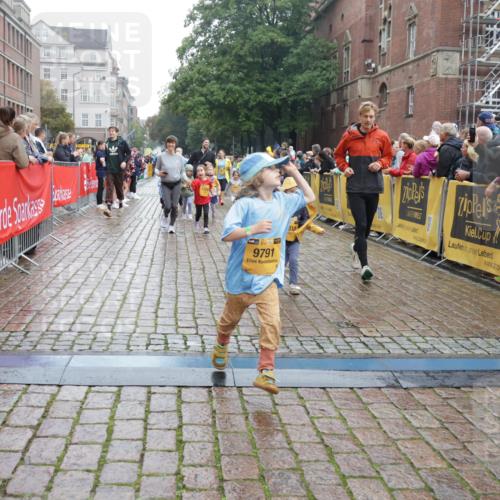 13.09.2026 - Kiel Lauf Yannick Fuchs http://msf.ph/oto/10275358 13.09.2026 08:37:53 Ziel 236, 278, 593, 1621, 2936, 4490, 5199, 5709, 5887, 7283, 7612, 9887, 10478, 11899, 52, 751, 781, 1212, 1214, 1221, 1233, 2025, 2036, 2567, 2858, 3071, 3252, 3262, 3521, 4379, 5186, 5290, 5722, 6149, 6272, 6358, 6457, 6458, 6624, 7183, 7184, 9941, 10800, 11487, 12066, 12469, 12470, 12651, 12657, 12838, 1807, 4085, 4734, 7477, 8382, 8428, 9791, 9921, 11412, 11810, 12581, 751, 1055, 2229, 2567, 3252, 4018, 4705, 5722, 6272, 6358, 7146, 7183, 7184, 8612, 8907, 10800, 11236 meine-sportfotos.de