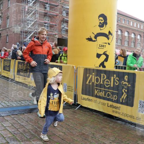 13.09.2026 - Kiel Lauf Yannick Fuchs http://msf.ph/oto/10275394 13.09.2026 08:37:54 Ziel 236, 278, 593, 1621, 1807, 2936, 4490, 5199, 5709, 5887, 7283, 7612, 9887, 10478, 11899, 52, 751, 781, 1212, 1214, 1221, 1233, 2025, 2036, 2567, 2858, 3071, 3252, 3262, 3521, 4379, 5186, 5290, 5722, 6149, 6358, 6457, 6458, 6624, 7183, 7184, 9941, 12066, 12469, 12470, 12651, 12657, 12838, 281, 4085, 4734, 7477, 8382, 8428, 9791, 9921, 11412, 11810, 12581, 751, 1055, 2229, 2567, 3252, 4018, 4705, 5722, 6272, 6358, 7146, 7183, 7184, 8612, 8907, 10800, 11236 meine-sportfotos.de