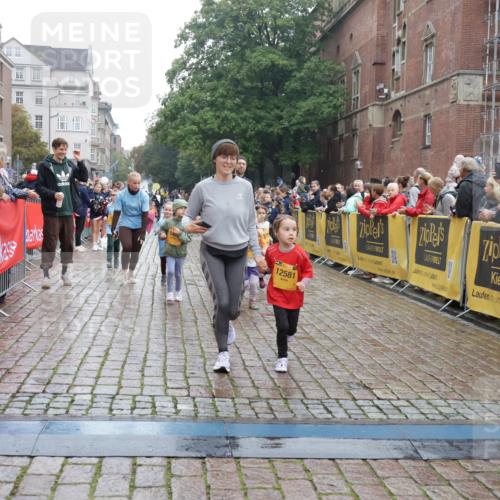 13.09.2026 - Kiel Lauf Yannick Fuchs http://msf.ph/oto/10275407 13.09.2026 08:37:55 Ziel 236, 278, 593, 1621, 1807, 2936, 4490, 5199, 5709, 5887, 7283, 7612, 9887, 10478, 11899, 52, 593, 751, 781, 1212, 1214, 1221, 1233, 1621, 2025, 2036, 2567, 2858, 3071, 3252, 3262, 3521, 4379, 5186, 5290, 6149, 6358, 6457, 6458, 6624, 7183, 7184, 9941, 12066, 12469, 12470, 12651, 12657, 12838, 281, 4085, 4734, 7477, 8382, 8428, 9791, 9921, 11412, 11810, 12581, 751, 1055, 2229, 2567, 3252, 4018, 4705, 5722, 6272, 6358, 7183, 7184, 8612, 8907, 10800, 11236, 12469 meine-sportfotos.de