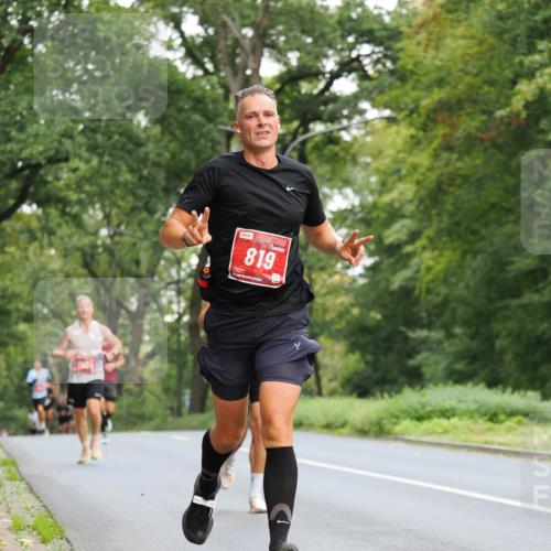 13.09.2026 - 21. swb-Marathon Bremen TobiasT http://msf.ph/oto/10277239 13.09.2026 11:38:58 Laufen 819 meine-sportfotos.de
