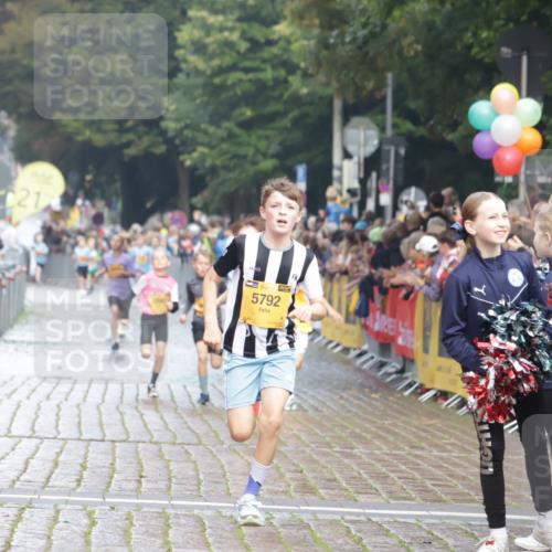 13.09.2026 - Kiel Lauf Yannick Fuchs http://msf.ph/oto/10277258 13.09.2026 08:50:21 Ziel 3167, 3487, 11542, 1710, 2909, 5168, 5258, 8786, 10319, 2443, 7511, 10359, 6891 meine-sportfotos.de