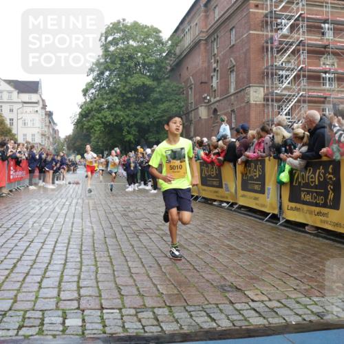 13.09.2026 - Kiel Lauf Yannick Fuchs http://msf.ph/oto/10277888 13.09.2026 08:50:57 Ziel 496, 2343, 5959, 10957, 10987, 497, 2125, 2443, 3106, 3487, 5792, 7511, 9612, 10359, 10987, 1238, 1724, 4159, 5010, 7033, 10463, 10970, 11688, 3167, 3487 meine-sportfotos.de